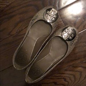 TORY BURCH silver snake skin flats💃🏼🌟🥿💯